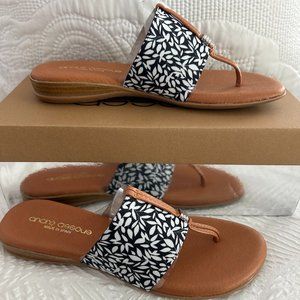 Andre Assous - Nice sandals. Size 7 in Island Navy print